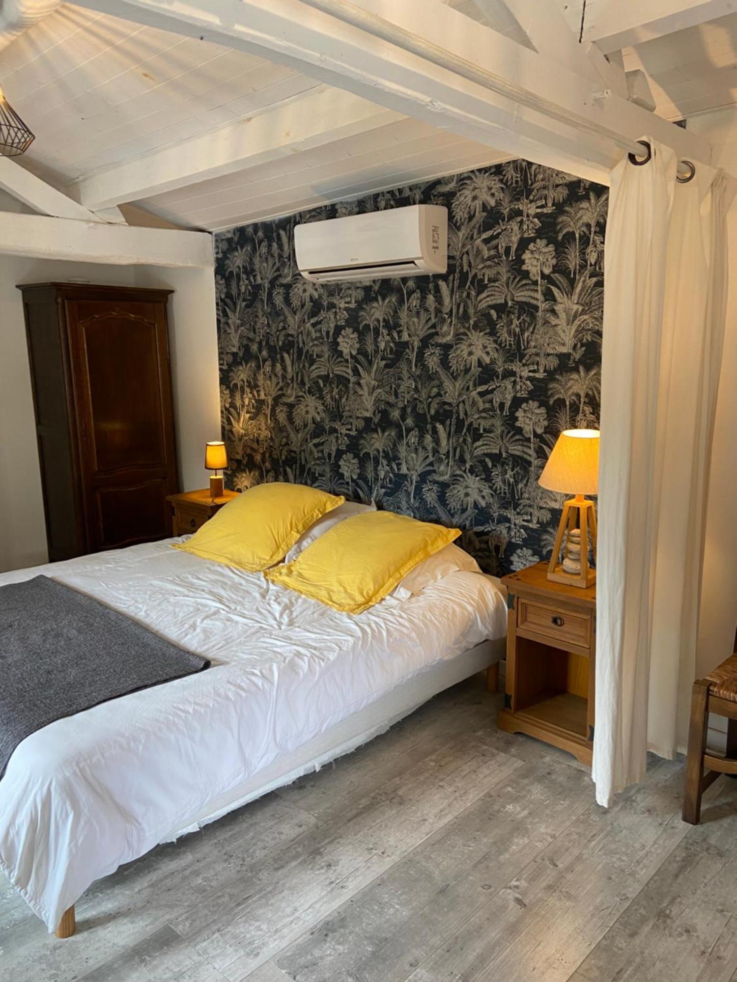 Hotel Le Petit Moulin Pouzauges Esterno foto