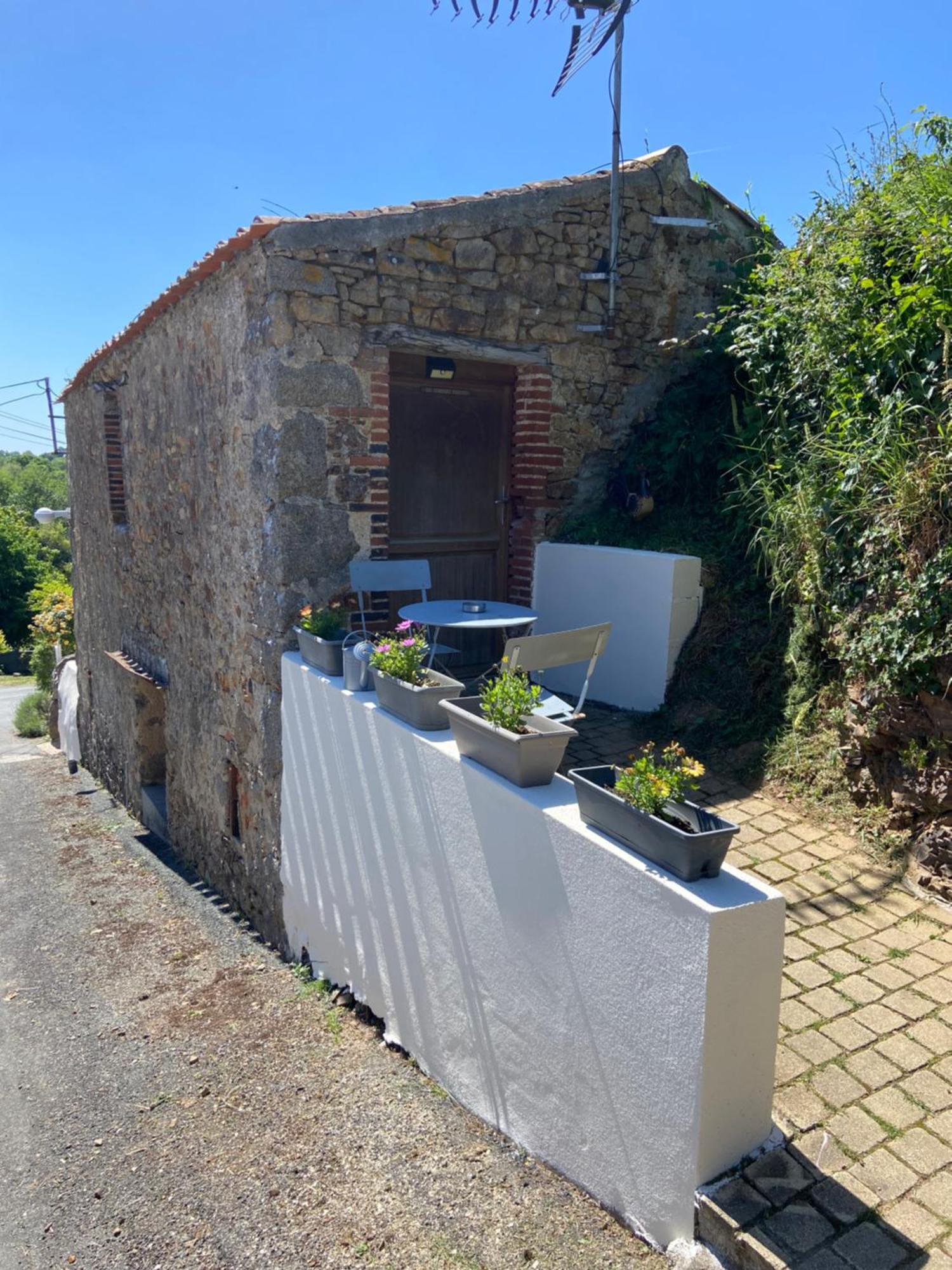 Hotel Le Petit Moulin Pouzauges Esterno foto